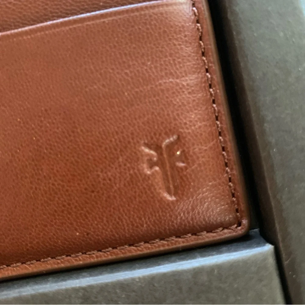 FRYE | NWT Gift Set Brown Marled Knit Beanie & Brown Leather Card Case Carrier